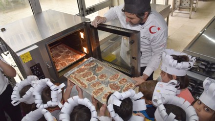 Minik eller, Gastronomi Mutfağında yöresel ekmek hazırladı